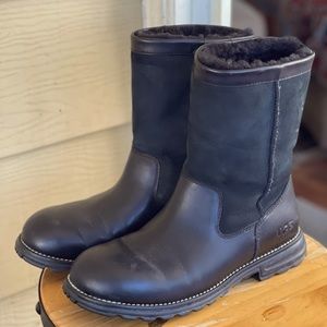 UGG Brooks Short Leather Pull On Boots - Black